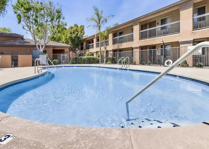 Apartment With Pool Access Tolleson